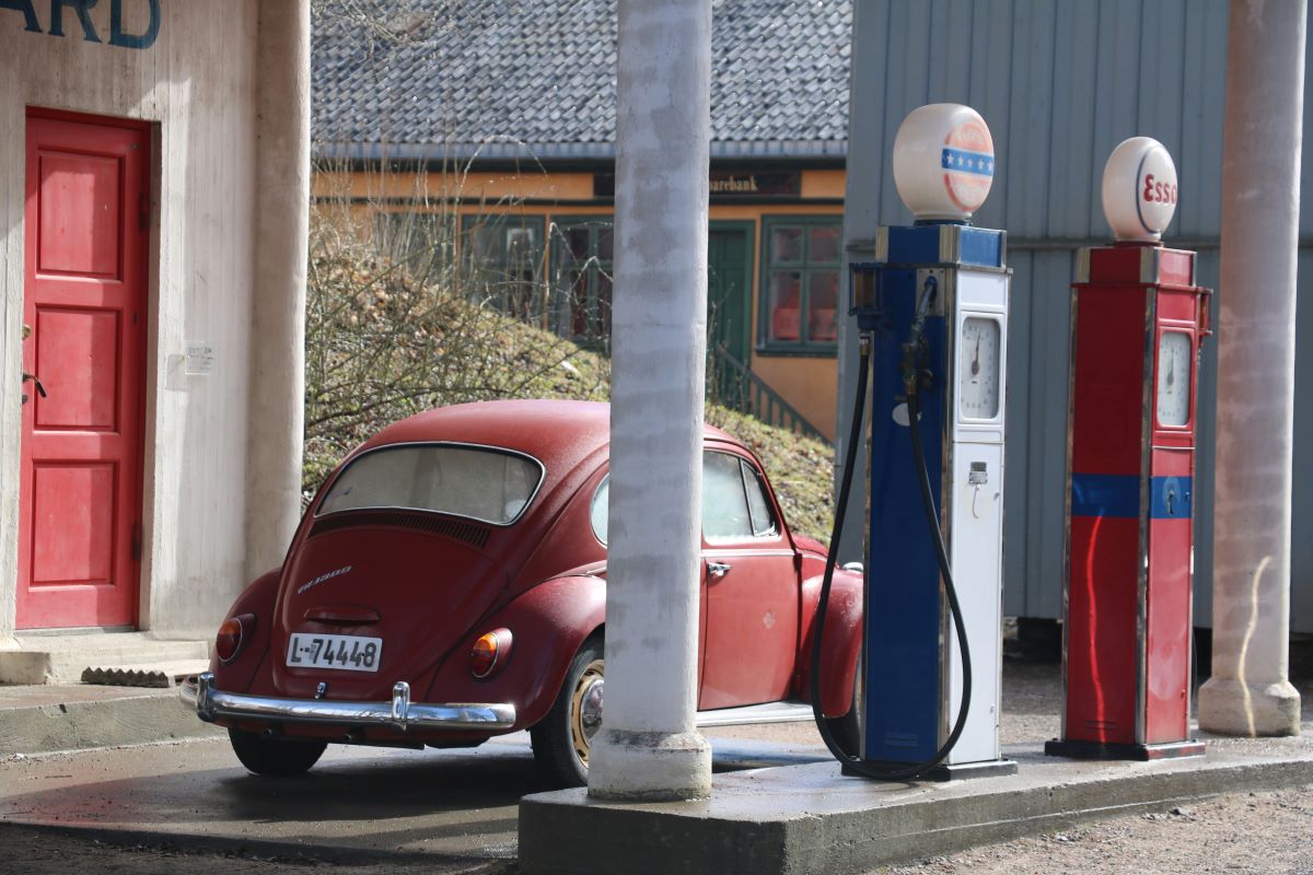 Electric vs. Gas Cars: Which One Should You Buy?